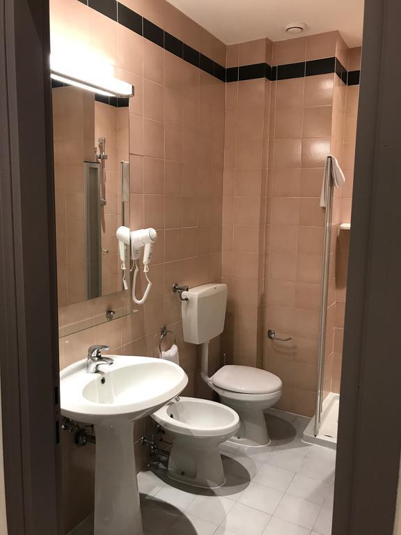 Novahotel Reggio Emilia Habitación foto
