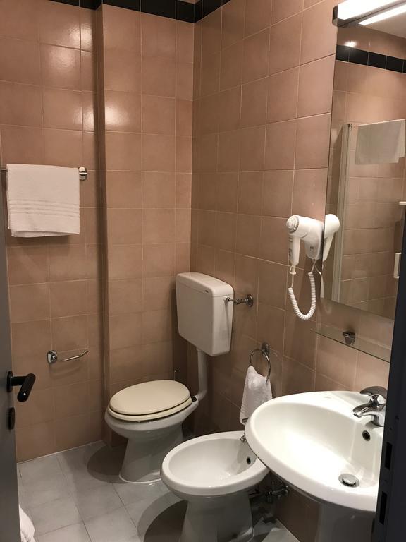 Novahotel Reggio Emilia Habitación foto